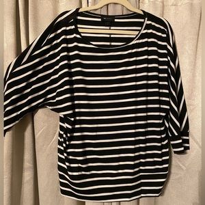 Black & white comfy 3/4 sleeve shirt